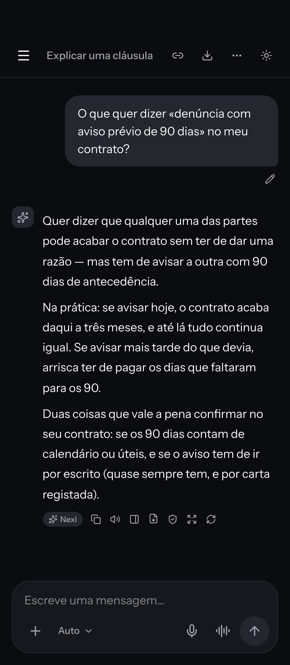 O NexiChat num telemóvel: a explicação de uma cláusula de aviso prévio de 90 dias.