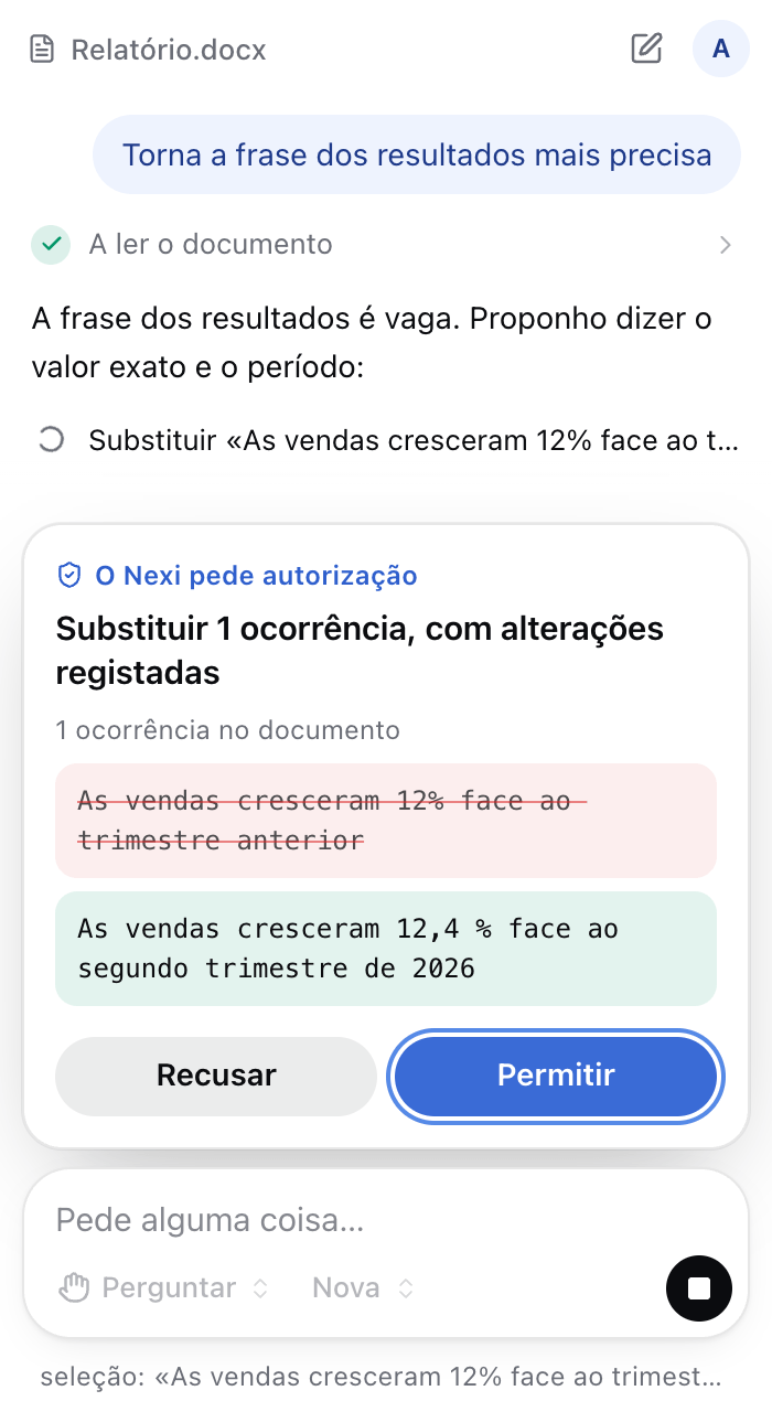 O painel do Nexi no Word, num relatório. Um cartão pede autorização para substituir uma frase, com alterações registadas: a frase antiga aparece riscada a vermelho e a nova a verde.